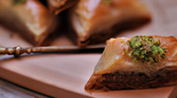 Baklava s medem a ořechy