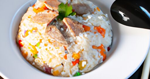 Rýžová nudlová mísa s kuřecím masem