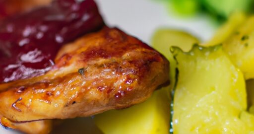 Pečený šťavnatý kuřecí filet s bylinkovým máslem.