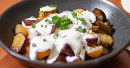 Perník s brusinkovou omáčkou a dýňovým pyré.