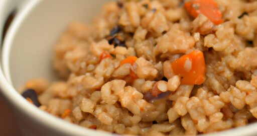 Zapečený beraní kuskus s cibulí