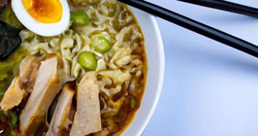 Ramen s kuřecím masem a vajíčkem