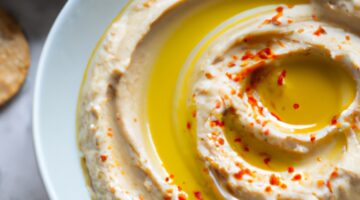 Hummus s tahini a olivovým olejem.