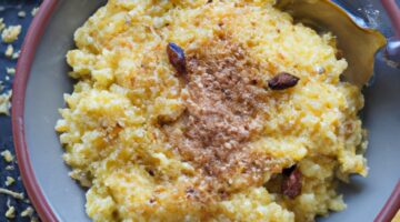 Kuskus s rozinkami a mandlemi