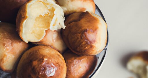 Kubba bamieh-polévka s okrouhlými koláči.