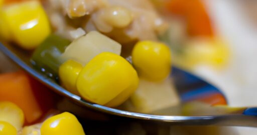 Kuskus s kozím sýrem a hroznovými semínky.