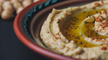 Hummus s olivovým olejem.