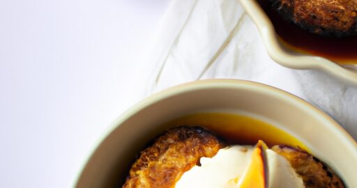 Rajče se sýrem a jemnými kořeny.