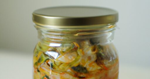 Korejský kimchi – pikantní fermentovaná zelenina.