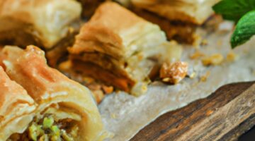 Zapečená baklava se skořicí a ořechy