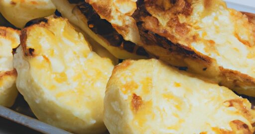 Kuřecí sýrové placičky s křupavou slaninou.