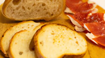 Sýrová polévka se cibulí a chlebem