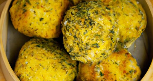 Houskový knedlík s vepřovým masem.