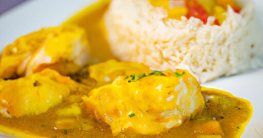 Moqueca de peixe aipim frit: ohřívaná rybí polévka s opečeným maniokem