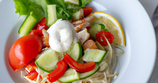 Kuřecí nudlový salát s ředkvičkami