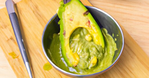 Párek s avokádem a salsou.