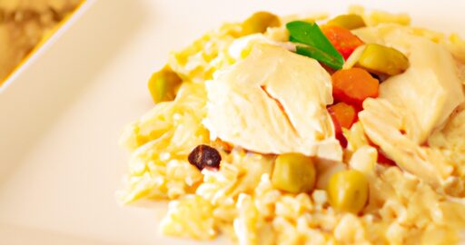 Smažený rýžový nákyp s kuřecím masem.