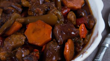 Hovězí Bourguignon s hříbky