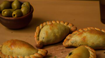 Argentinské empanady s masem a olivami