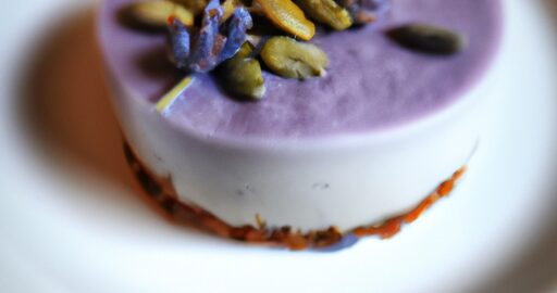 Levandulový dezert s pistáciemi.