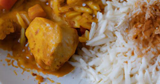 Kuřecí korma s rýží a naan.