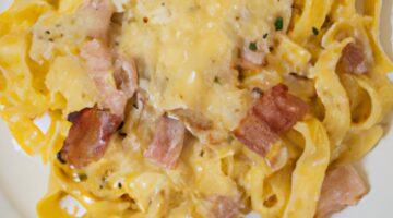 Pasta Carbonara s pancettou a vajíčkem.