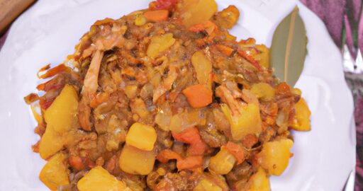 Kuřecí korma s chlebovým pokrmem.