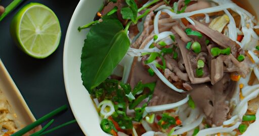 Pho Bo, vietnamská polévka s hovězím masem.