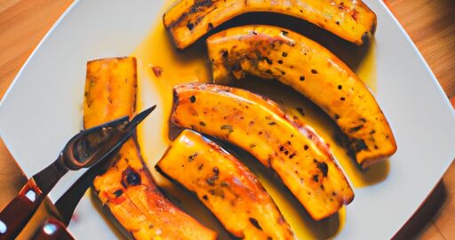 Smažený plantain s pikantní omáčkou.