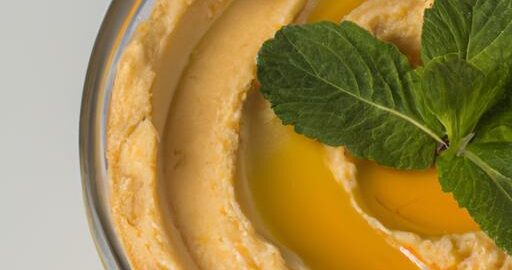Hummus s listy máty a olivovým olejem