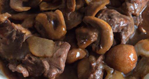 Hovězí Bourguignon s houbami a červeným vínem