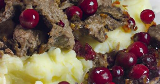 Hovězí s brusinkami a šťouchaným bramborem