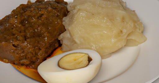 Kyselo s knedlíkem a vejcem