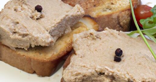 Koňakem podlitá kuřecí paštika na toastu