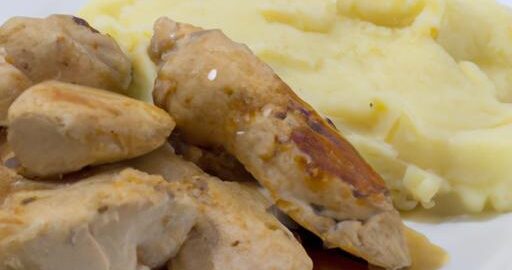 Smažené kuřecí kousky se šťouchanými bramborami