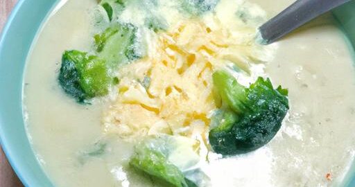 Brokolicová polévka s čedarom