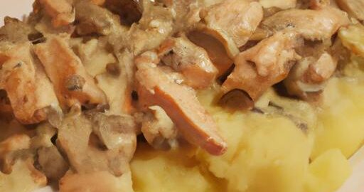 Kuře s hříbkovou omáčkou a bramborovým pyré