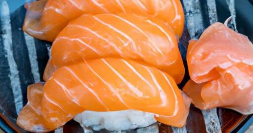 Japonské sushi s čerstvým lososem