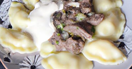 Hovězí na smetaně s knedlíky