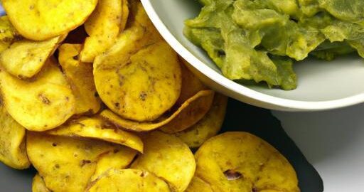 Plantain chips s guacamole