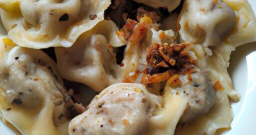 Knedlíky s omáčkou a vepřovým masem