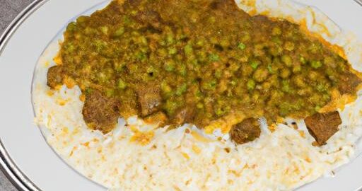 Hovězí korma s rýží a hráškem