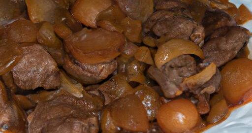 Hovězí Bourguignon s cibulí a vínem