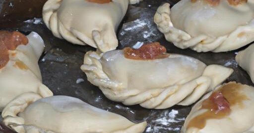 Připravení empanadillas s masem