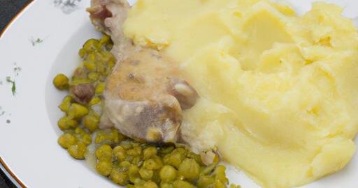 Kuře s bramborem a šťouchaným hráškem