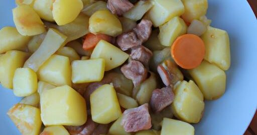 Restovaný bramborák s uzeným masem