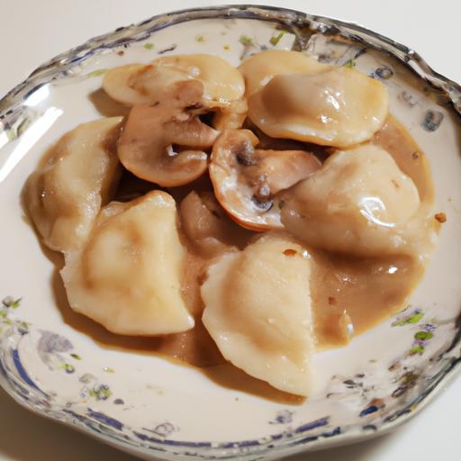 Karlovarský knedlík s hříbkovou omáčkou