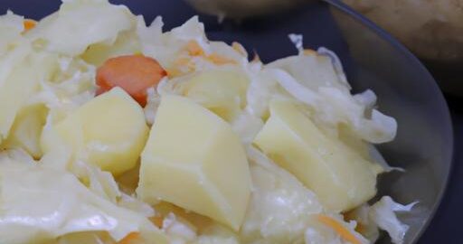 Bramboráky s kysaným zelím