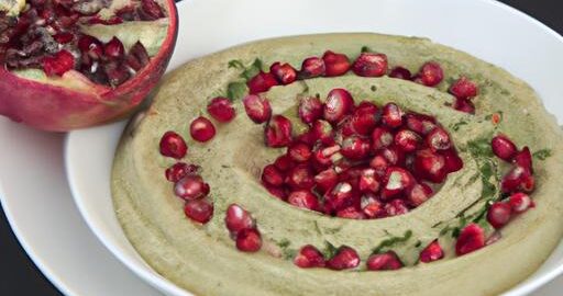 Avokádový hummus s jáhly a granátovým jablkem