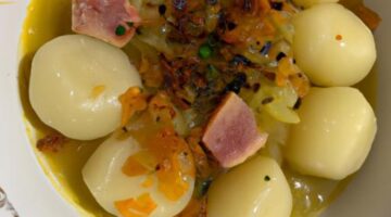 Bramborové knedlíky se špekovým zelím